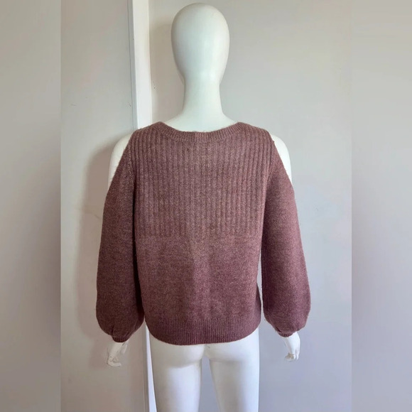 Abercrombie & Fitch Cold Shoulder Sweater Purple Mauve Womens Small Crew Neck - Picture 3 of 6